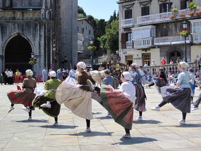 Photo: Girls dancing in the street