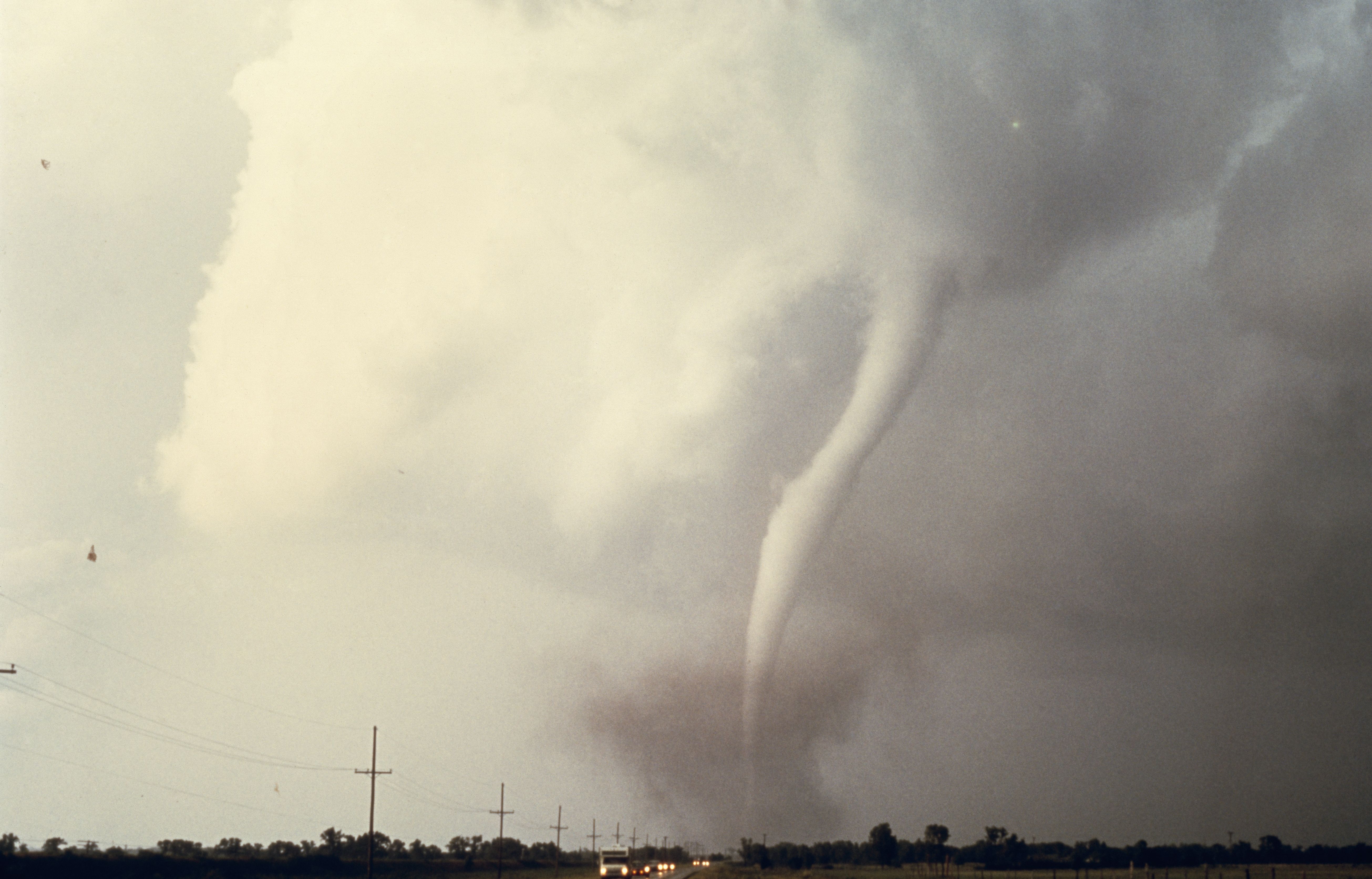 tornado-dashboard-exploring-three-decades-of-violent-storms-national