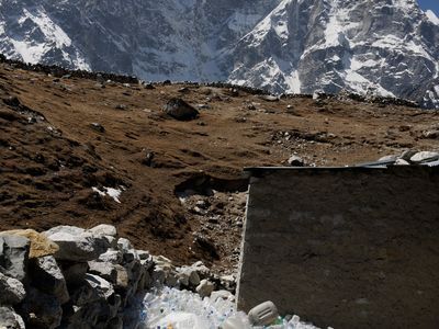 DRN1DN Plastic bottles problem at a tea house on the Everest Base Camp trek